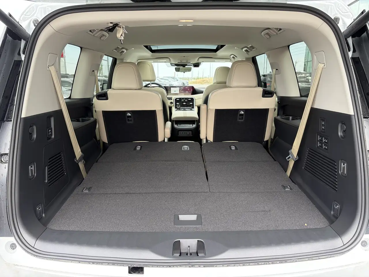 Nissan Armada снимка Nissan Armada