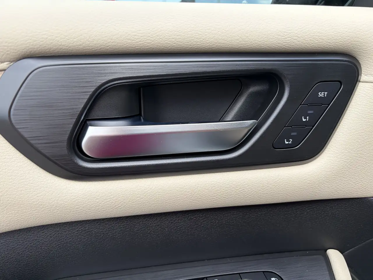 Nissan Armada снимка Nissan Armada