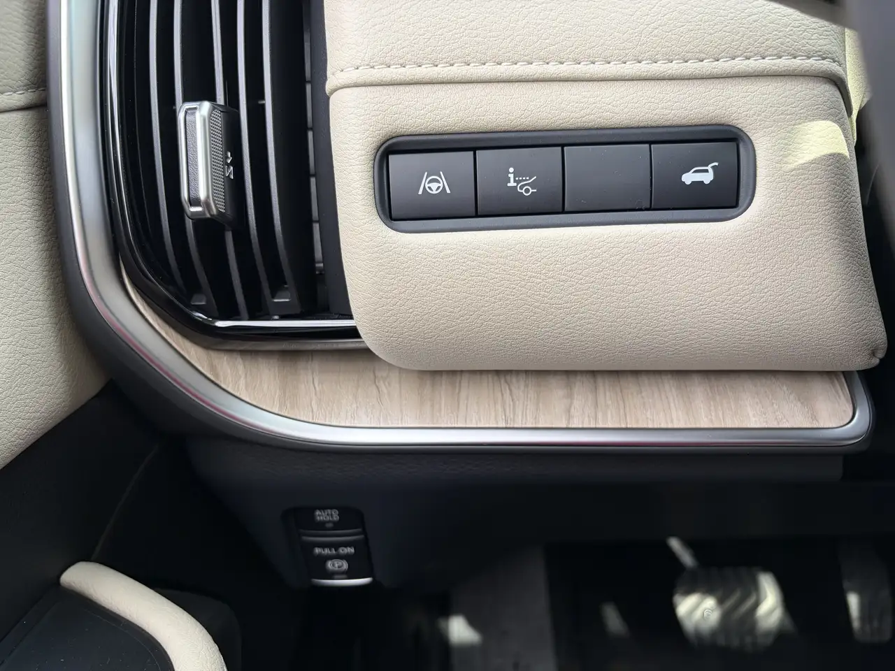Nissan Armada снимка Nissan Armada