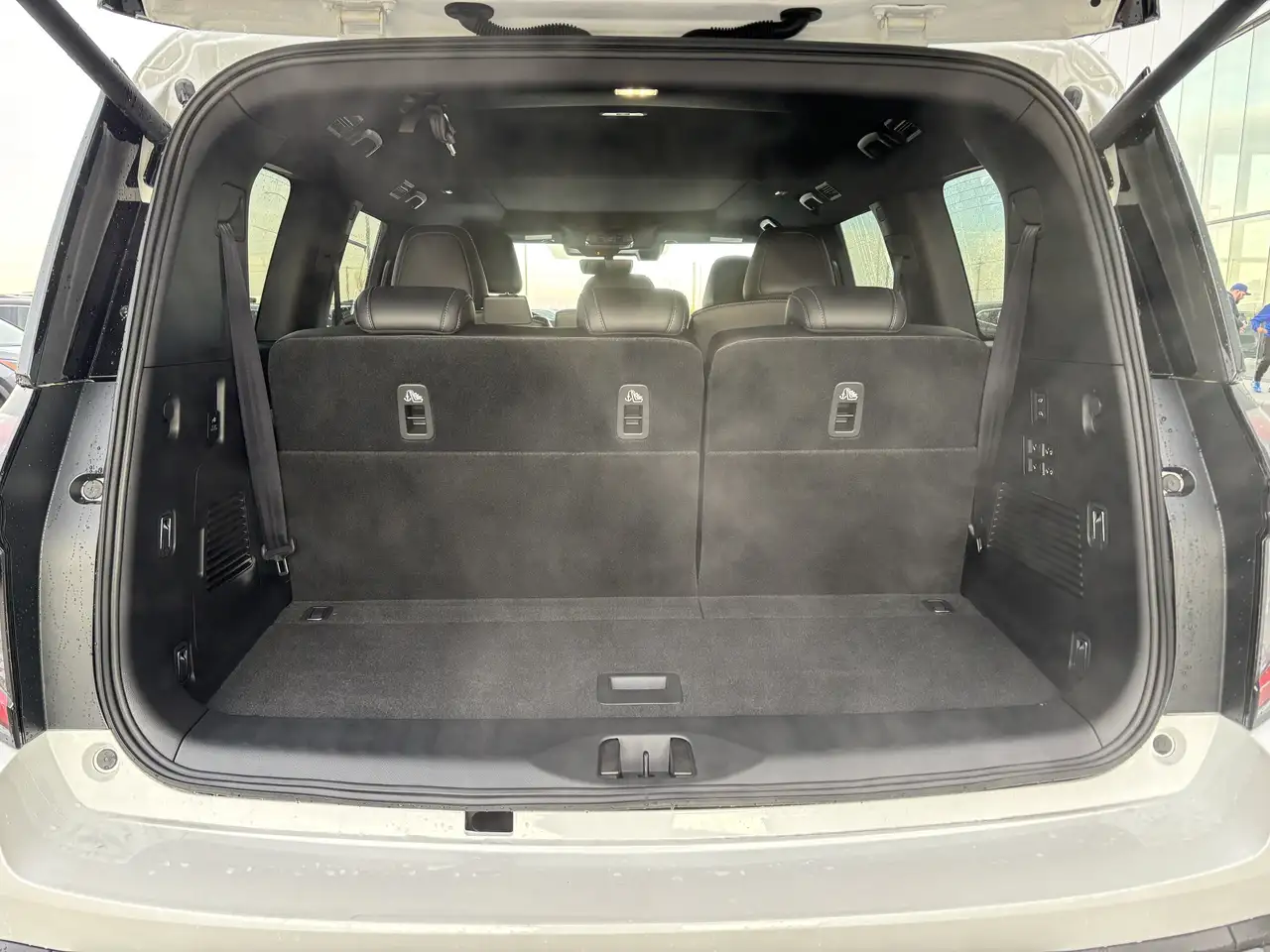 Nissan Armada снимка Nissan Armada