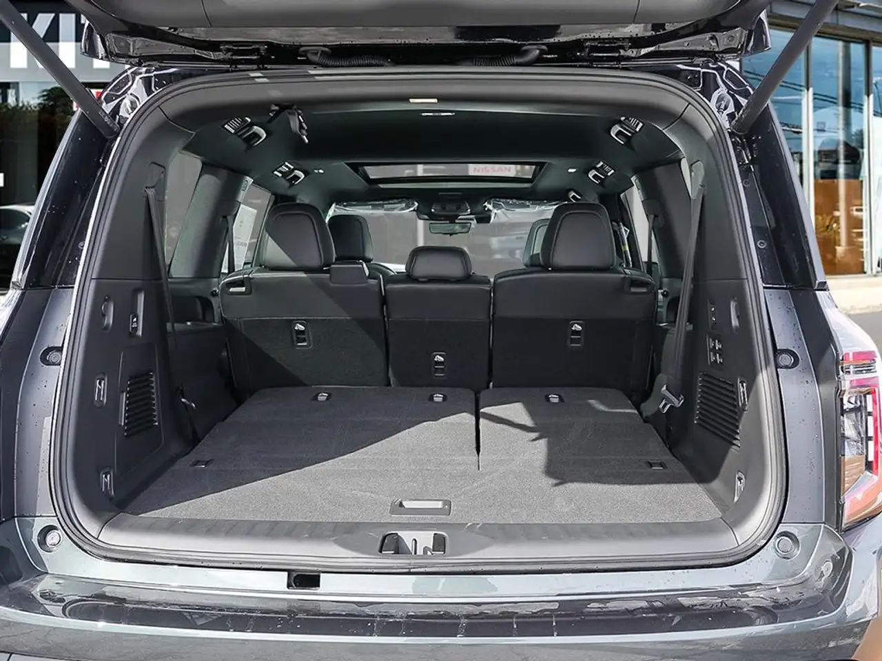 Nissan Armada снимка Nissan Armada
