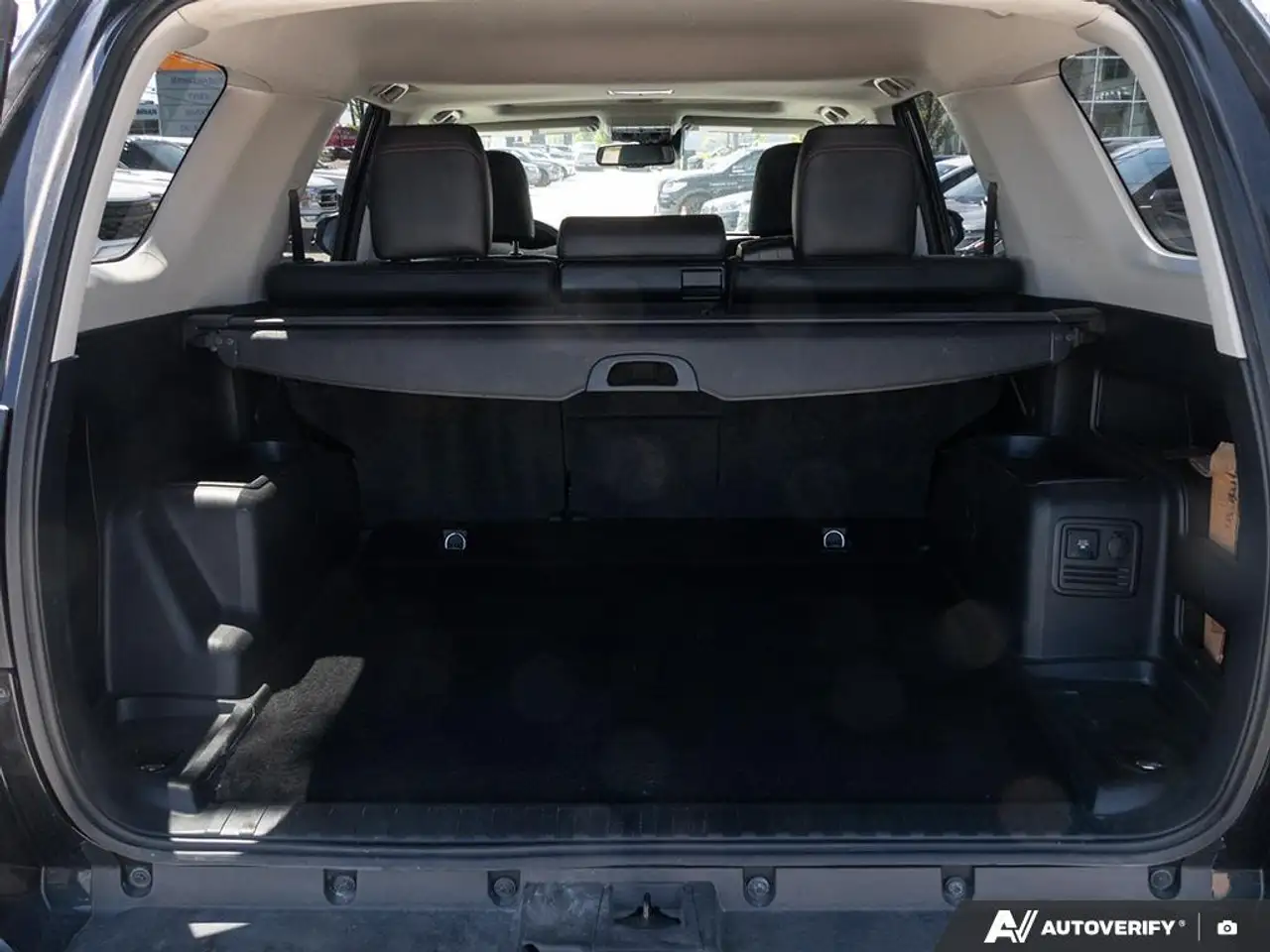 Toyota 4-Runner снимка Toyota 4-Runner