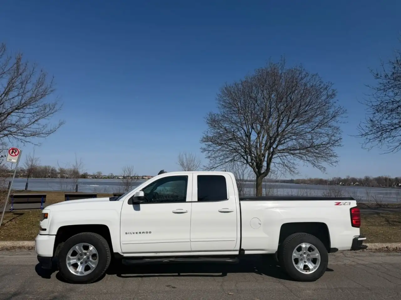 Chevrolet Silverado 1500 photo Chevrolet Silverado 1500