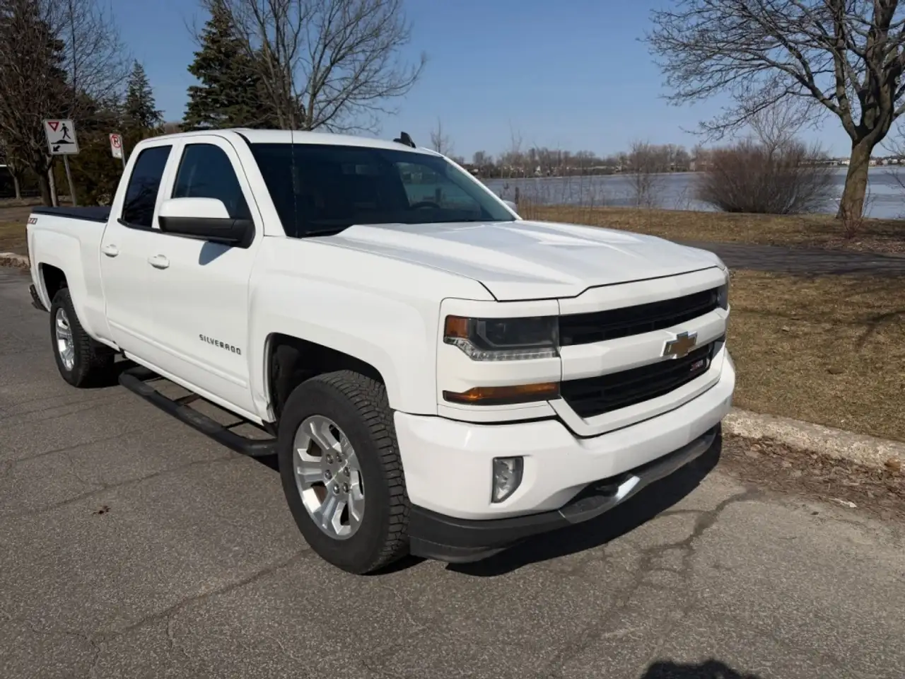Chevrolet Silverado 1500 photo Chevrolet Silverado 1500