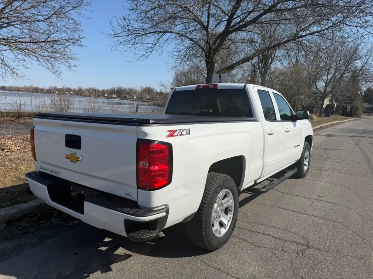 Chevrolet Silverado 1500 photo Chevrolet Silverado 1500