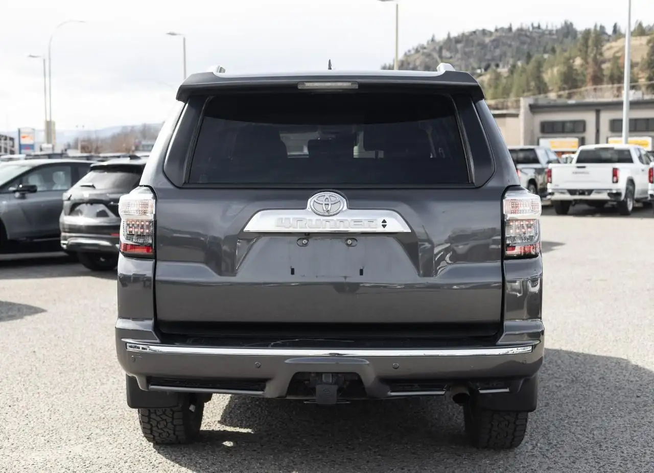 Toyota 4-Runner снимка Toyota 4-Runner