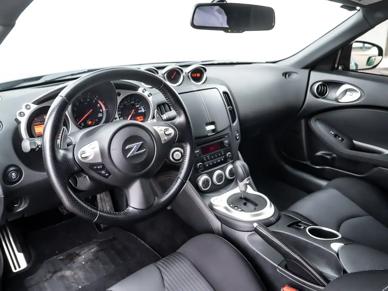 Nissan 370Z снимка Nissan 370Z