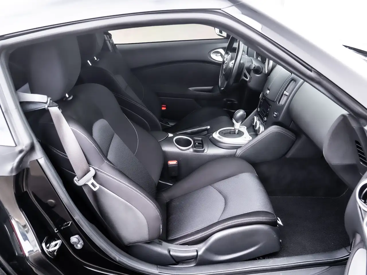 Nissan 370Z снимка Nissan 370Z