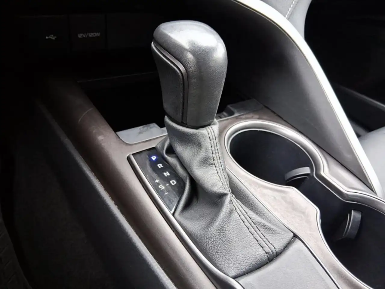 Toyota Camry снимка Toyota Camry