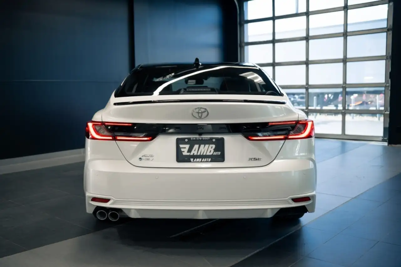 Toyota Camry снимка Toyota Camry
