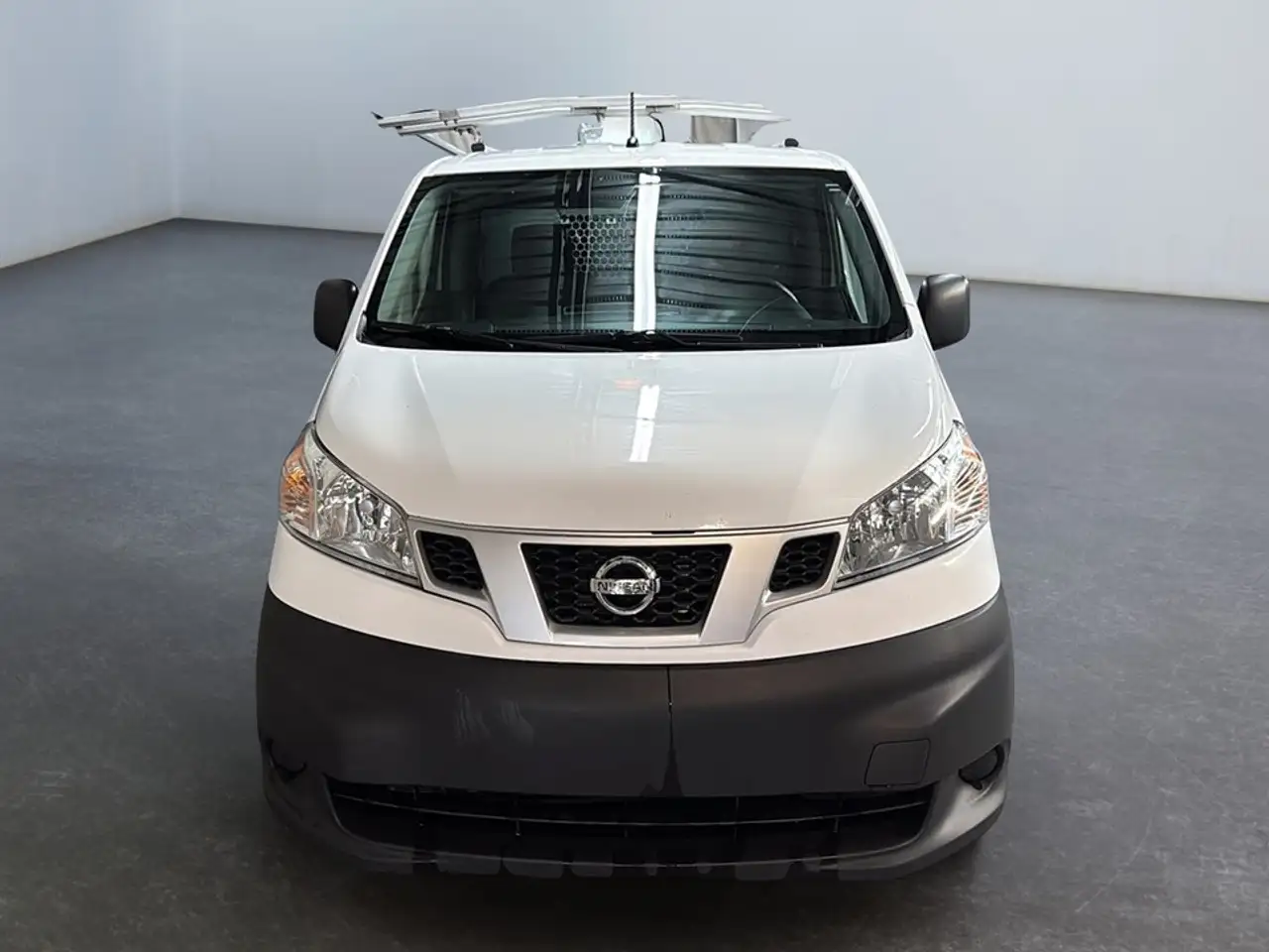 Nissan NV200 снимка Nissan NV200