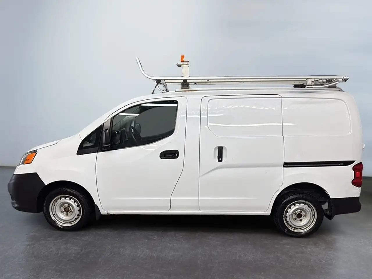 Nissan NV200 снимка Nissan NV200