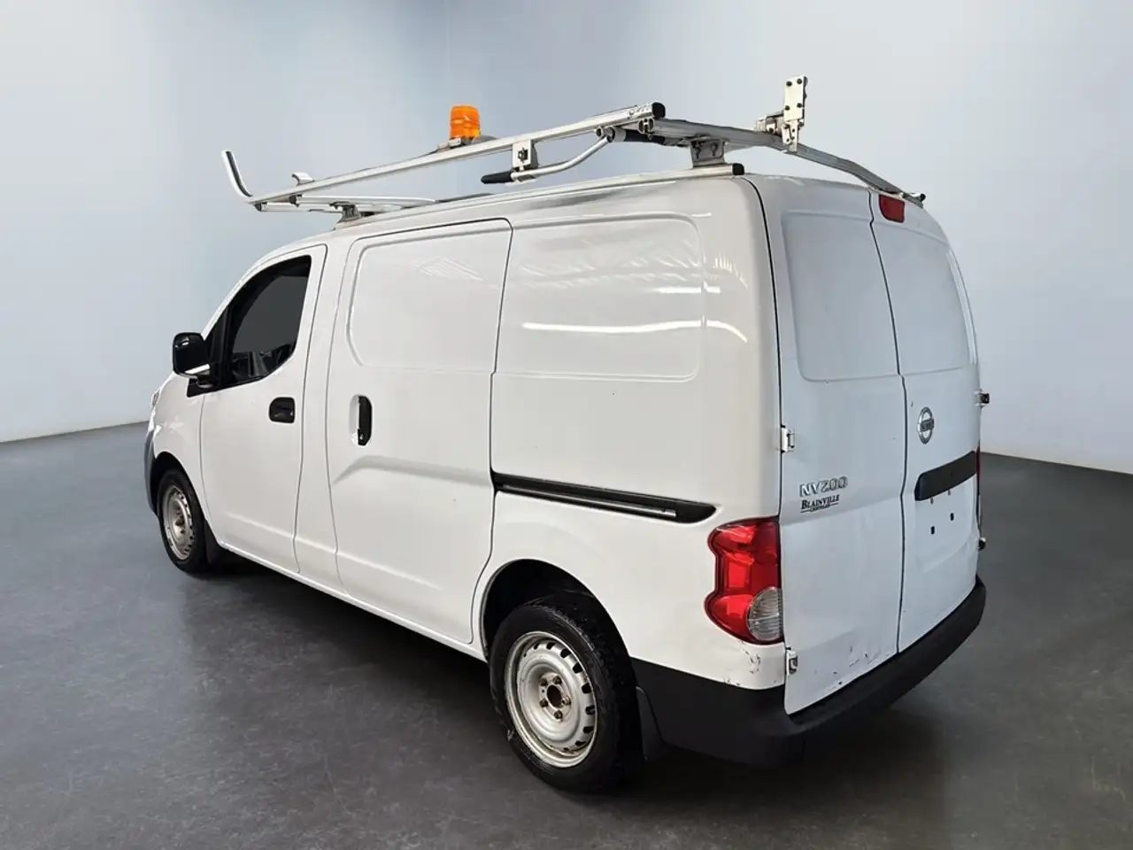 Nissan NV200 снимка Nissan NV200