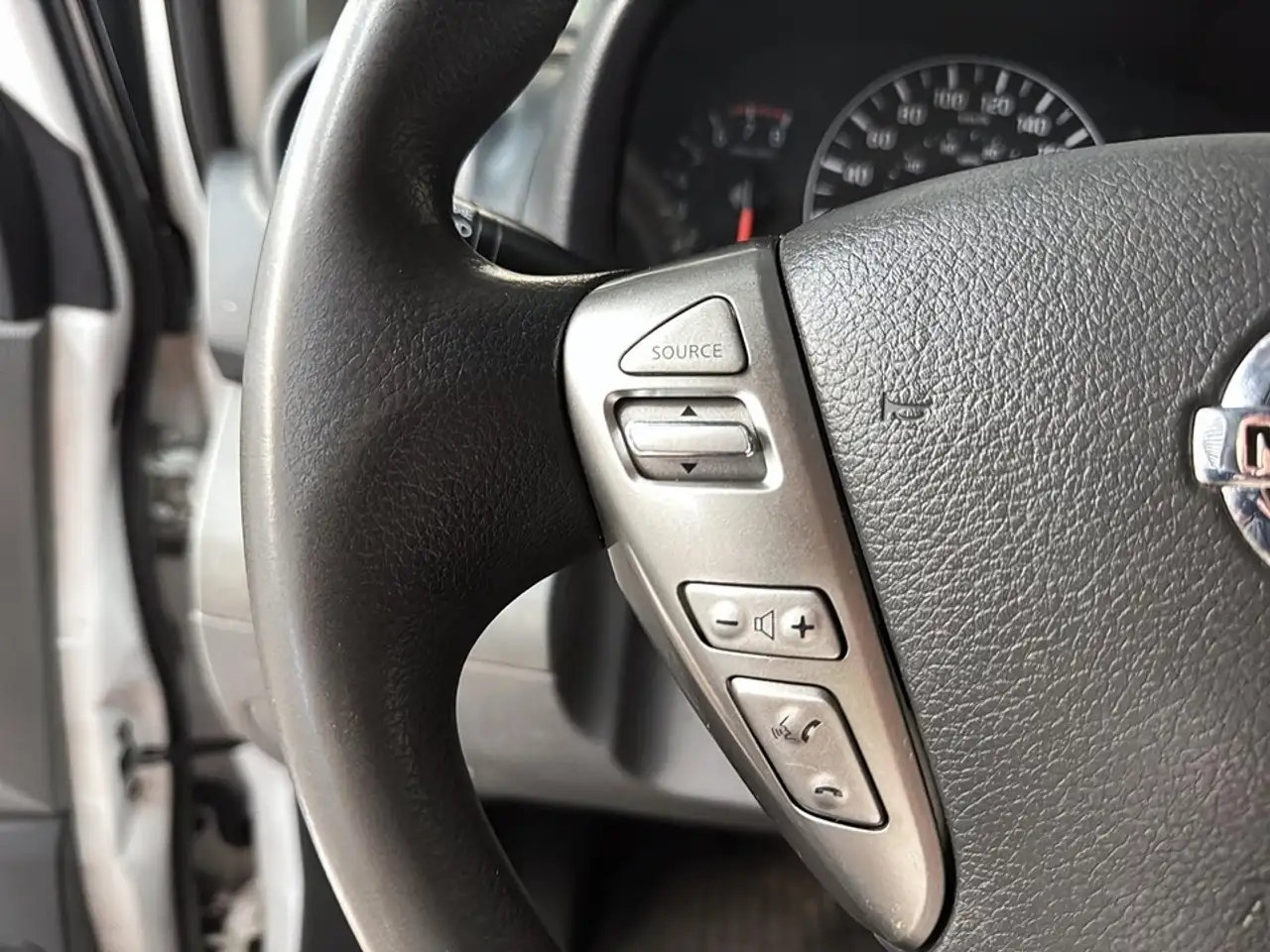 Nissan NV200 снимка Nissan NV200