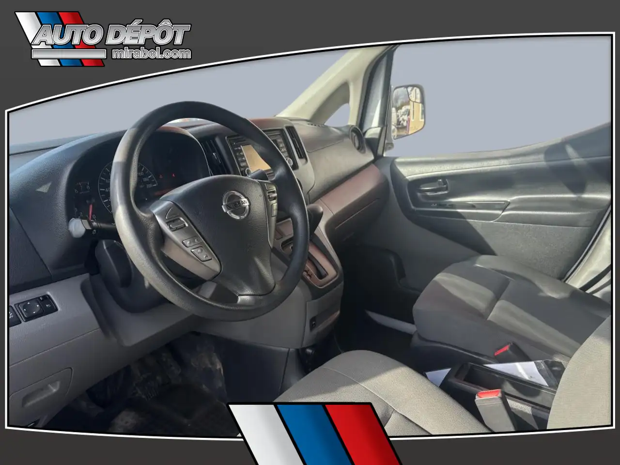 Nissan NV200 снимка Nissan NV200