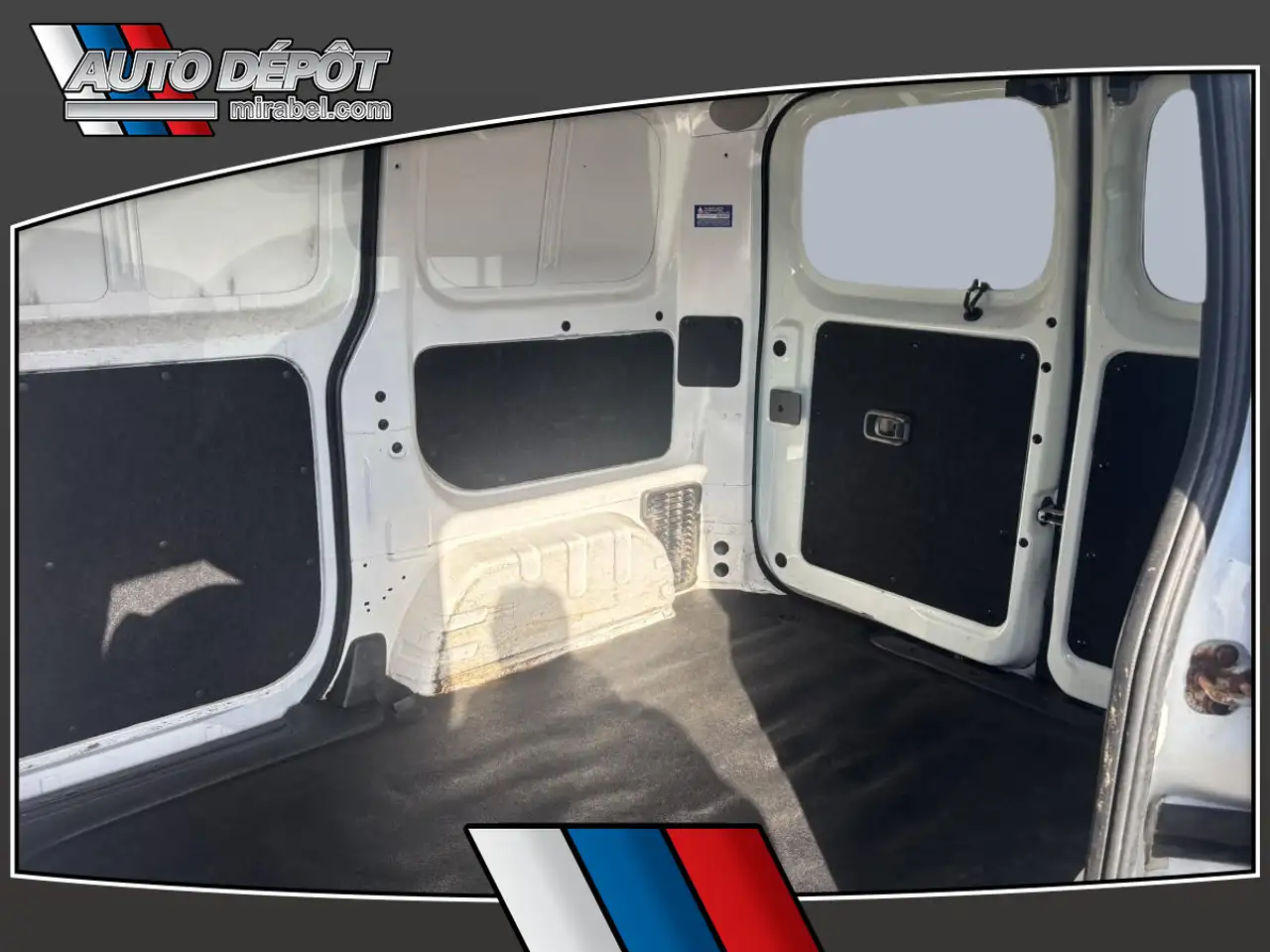 Nissan NV200 снимка Nissan NV200