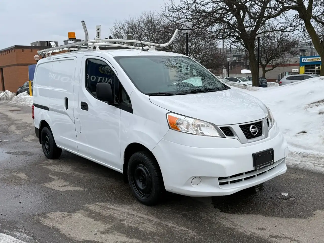 Nissan NV200 снимка Nissan NV200