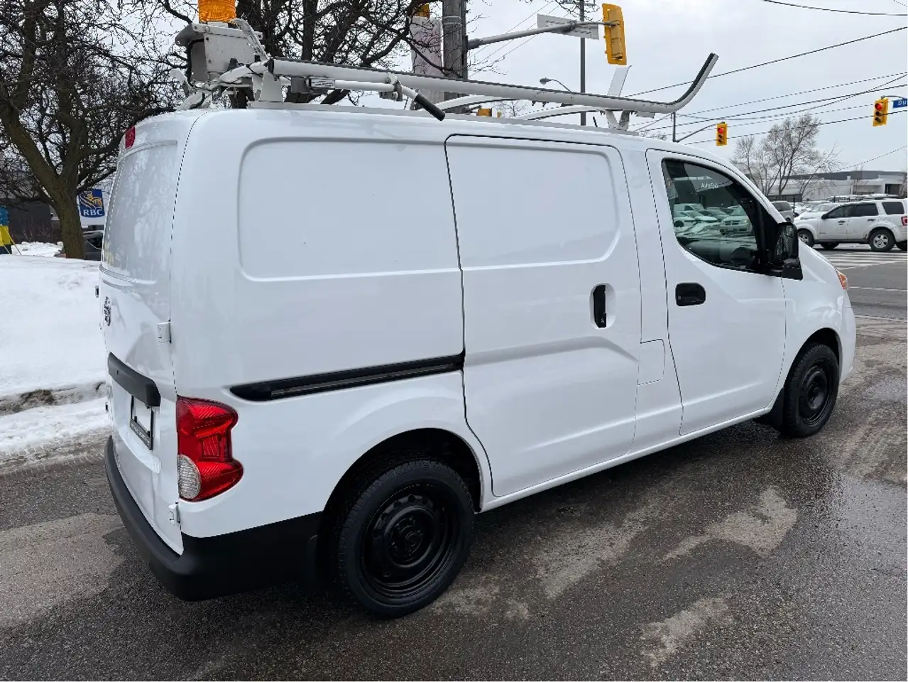 Nissan NV200 снимка Nissan NV200