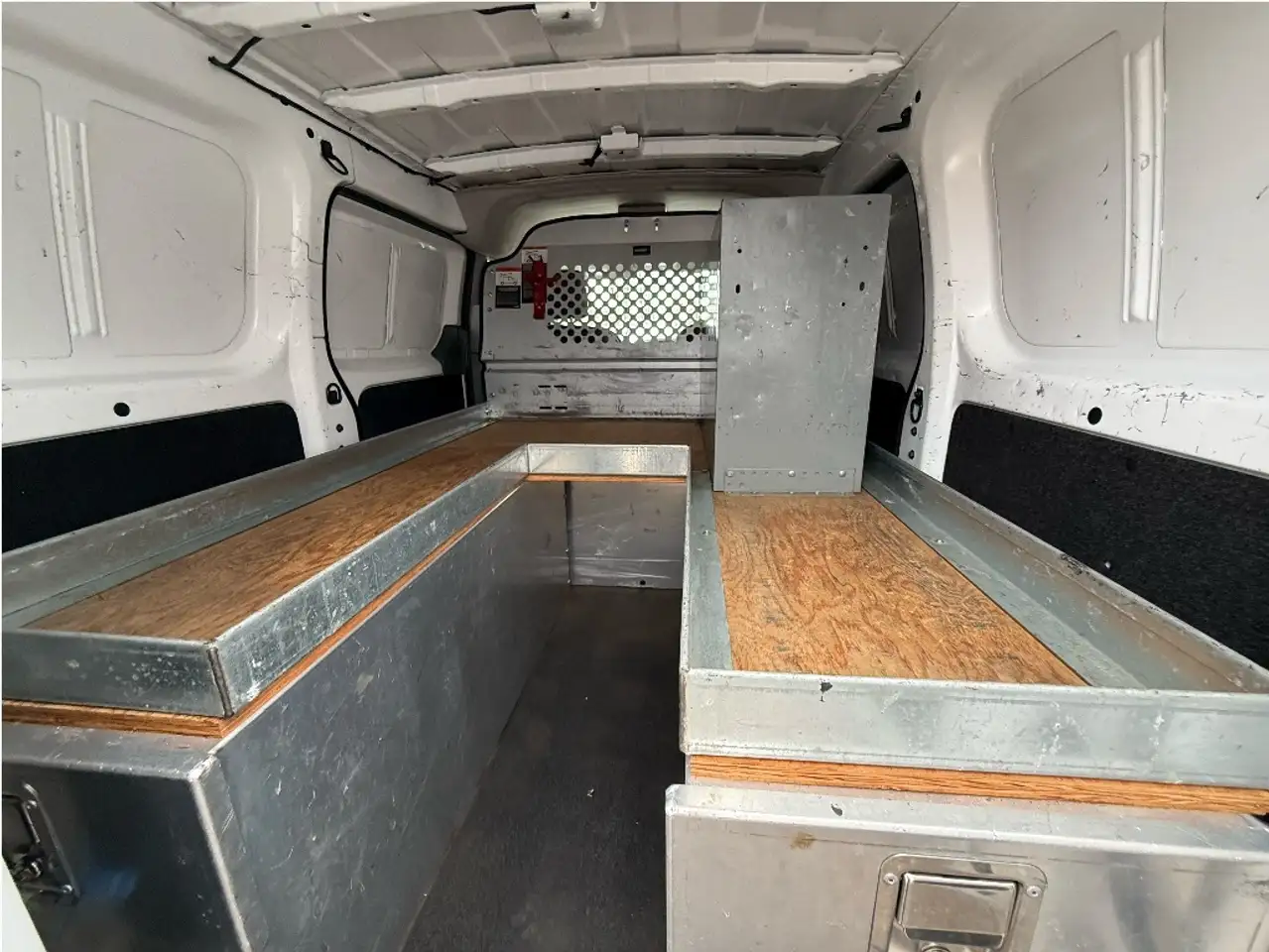 Nissan NV200 снимка Nissan NV200
