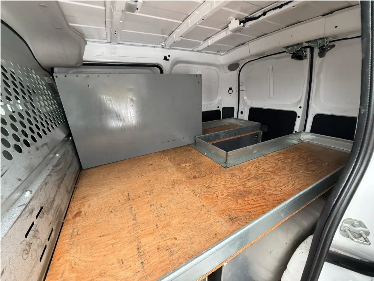 Nissan NV200 снимка Nissan NV200