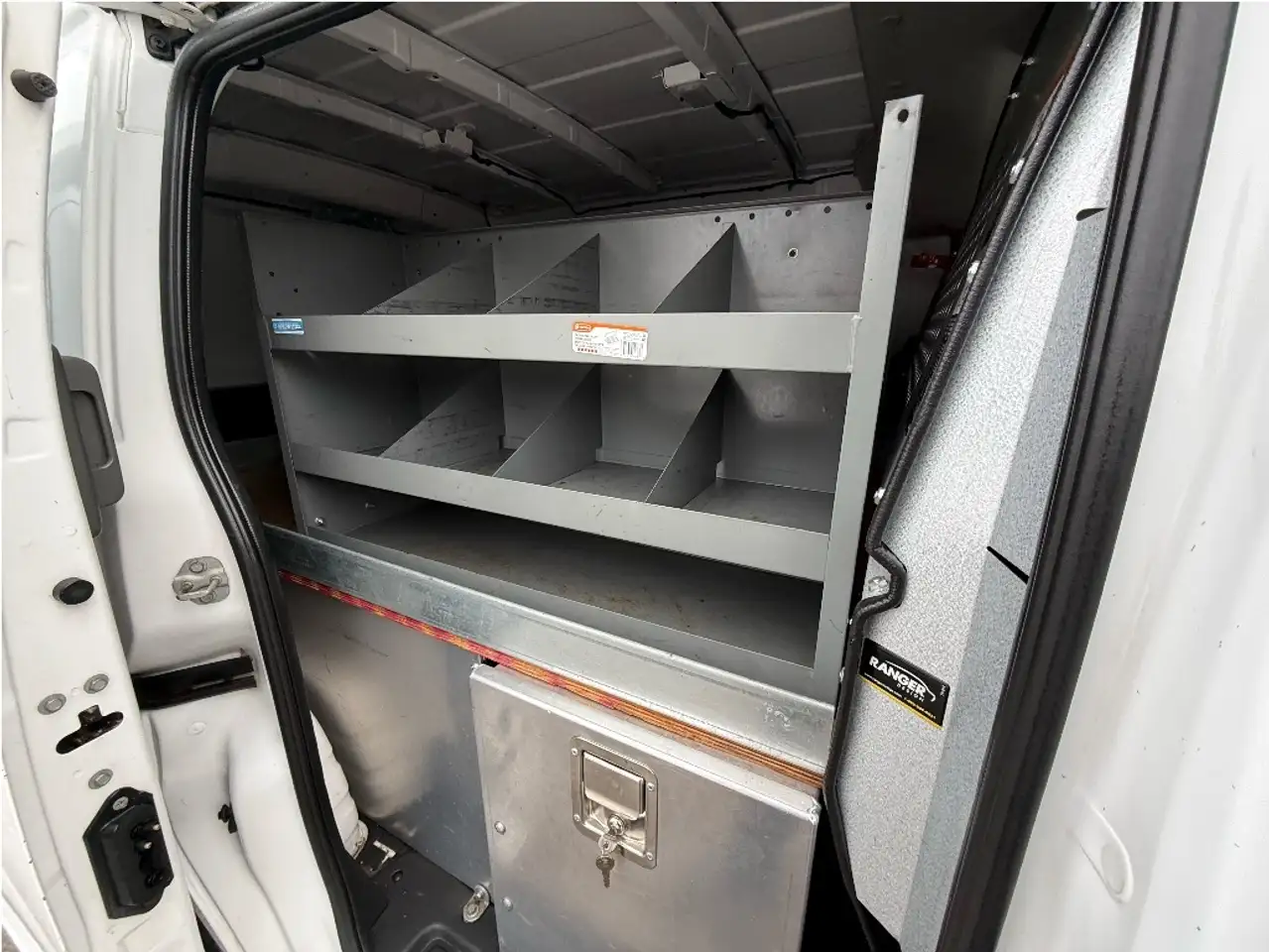 Nissan NV200 снимка Nissan NV200