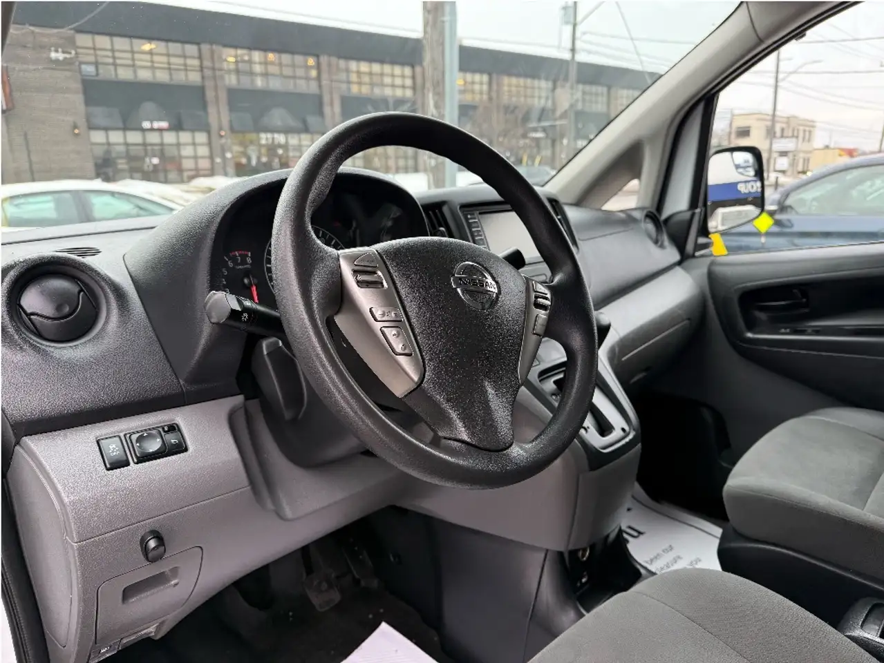 Nissan NV200 снимка Nissan NV200