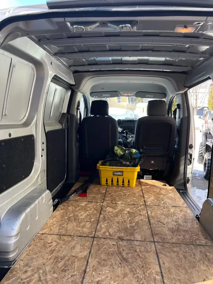 Nissan NV200 снимка Nissan NV200
