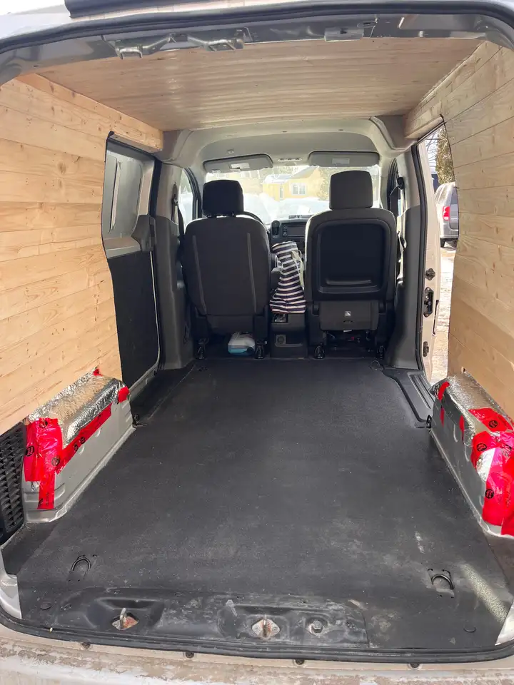Nissan NV200 снимка Nissan NV200
