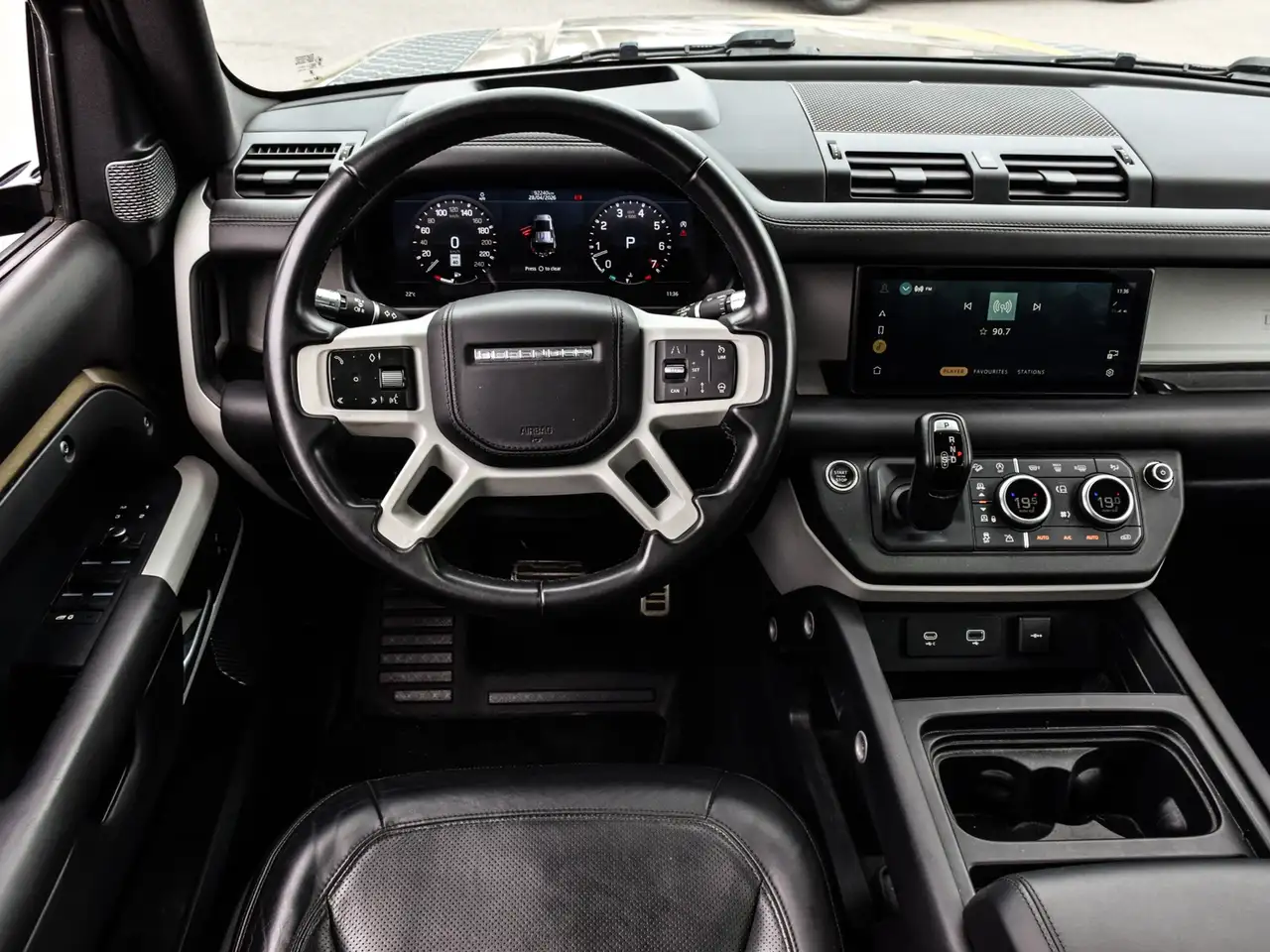 Land Rover Defender снимка Land Rover Defender