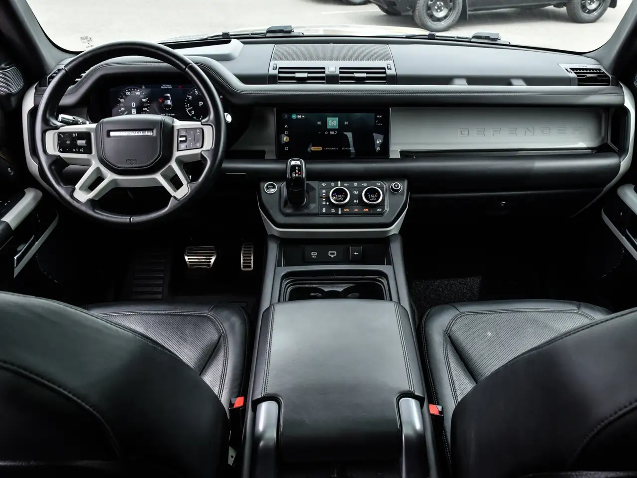 Land Rover Defender снимка Land Rover Defender