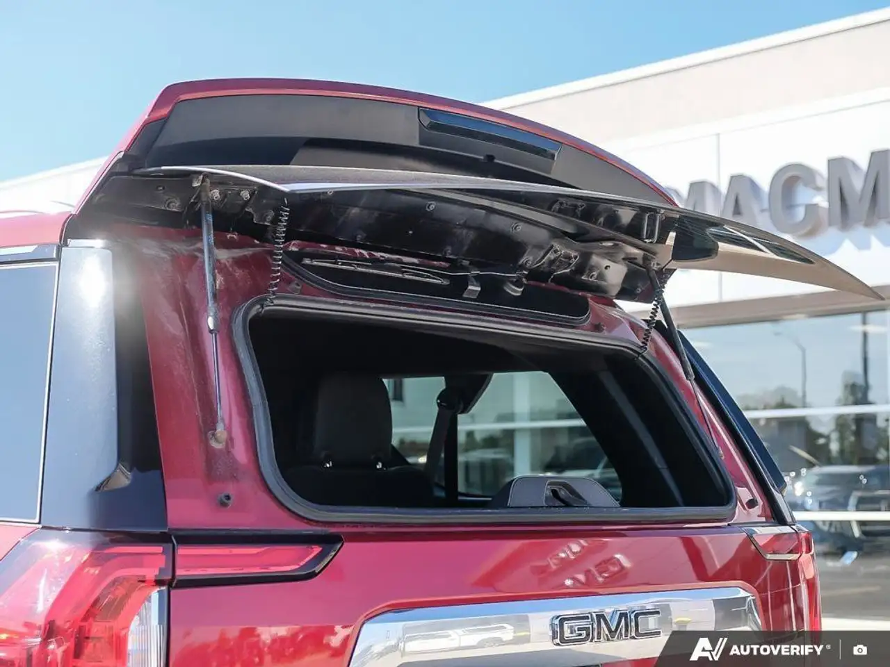 GMC Yukon снимка GMC Yukon