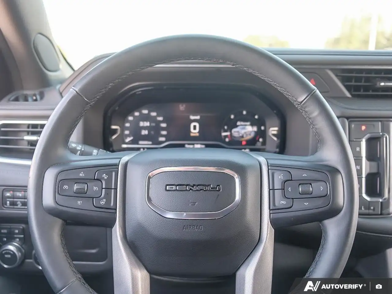 GMC Yukon снимка GMC Yukon