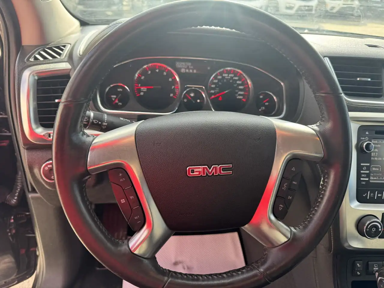 GMC Acadia снимка GMC Acadia