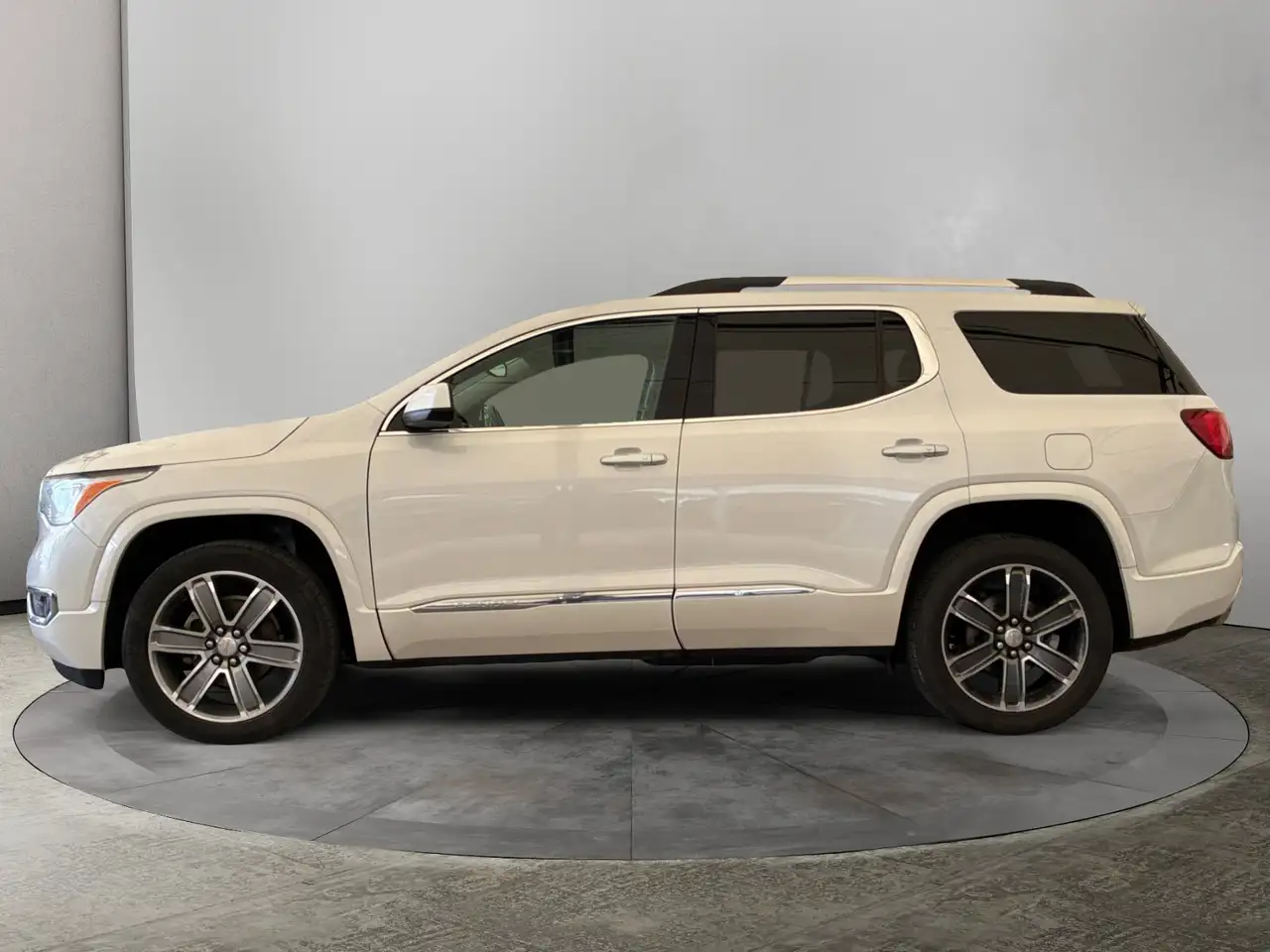 GMC Acadia снимка GMC Acadia