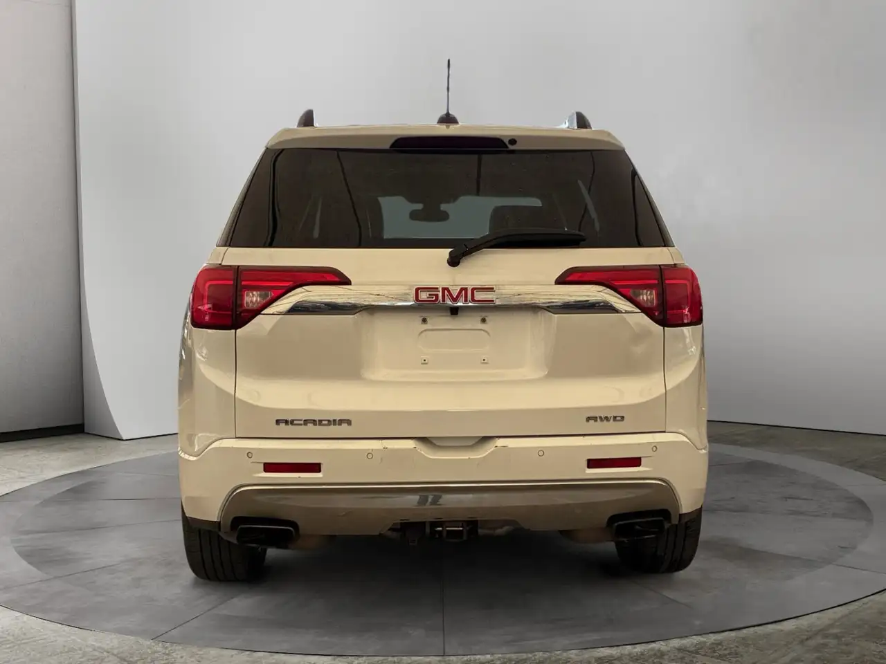 GMC Acadia снимка GMC Acadia