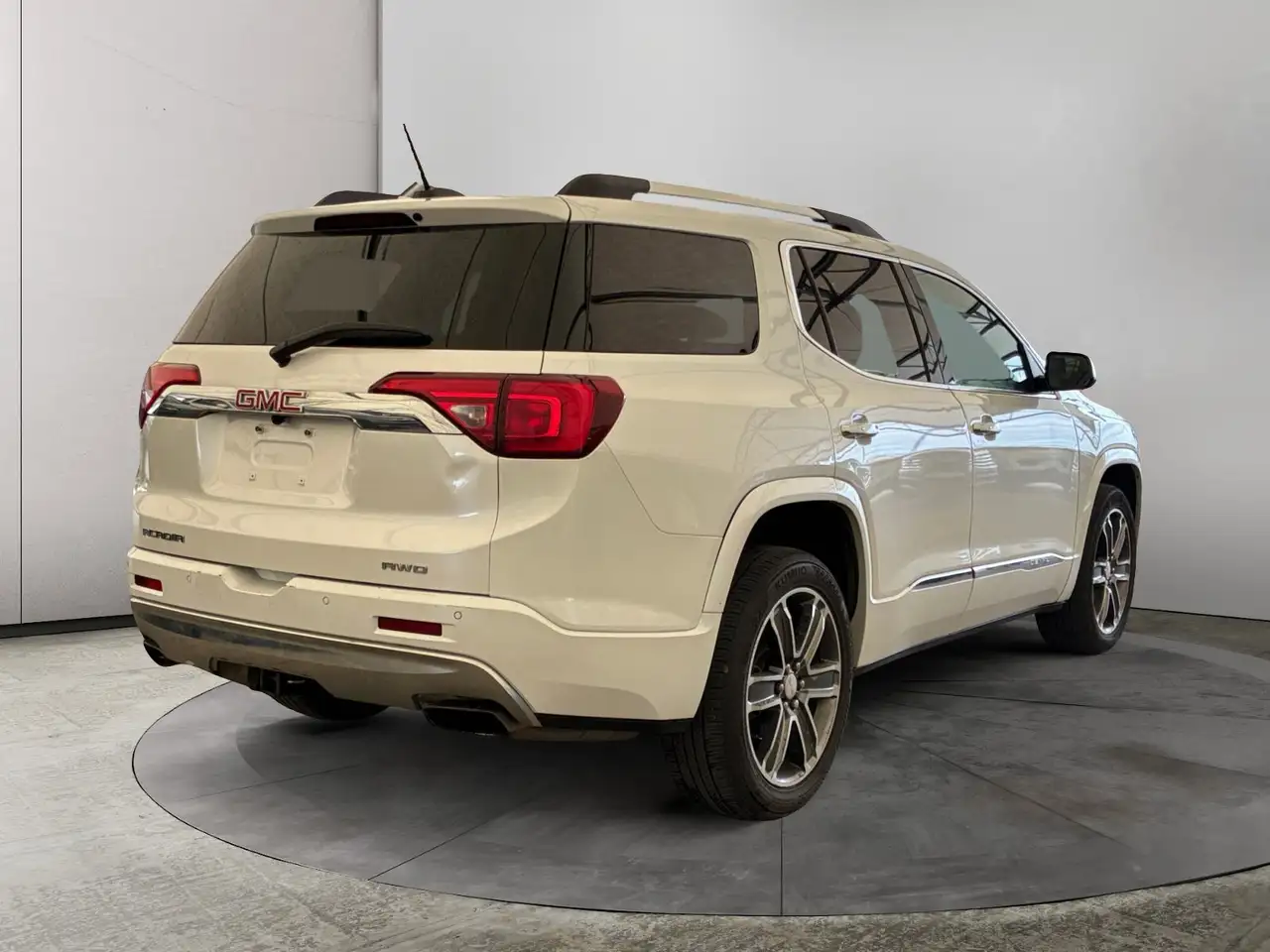 GMC Acadia снимка GMC Acadia