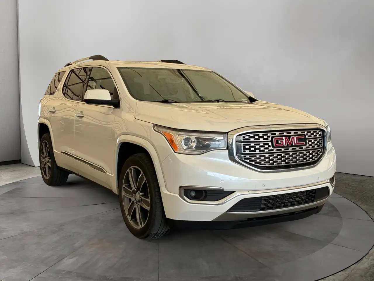 GMC Acadia снимка GMC Acadia