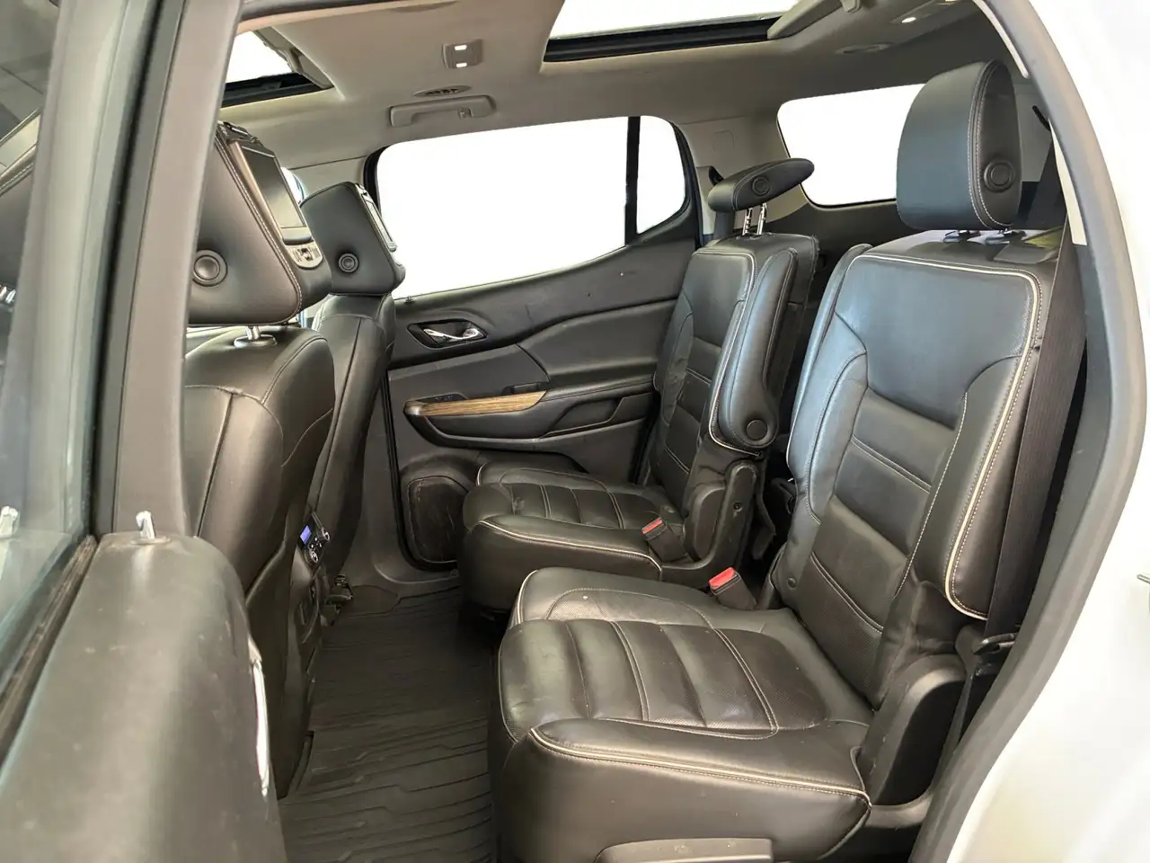 GMC Acadia снимка GMC Acadia