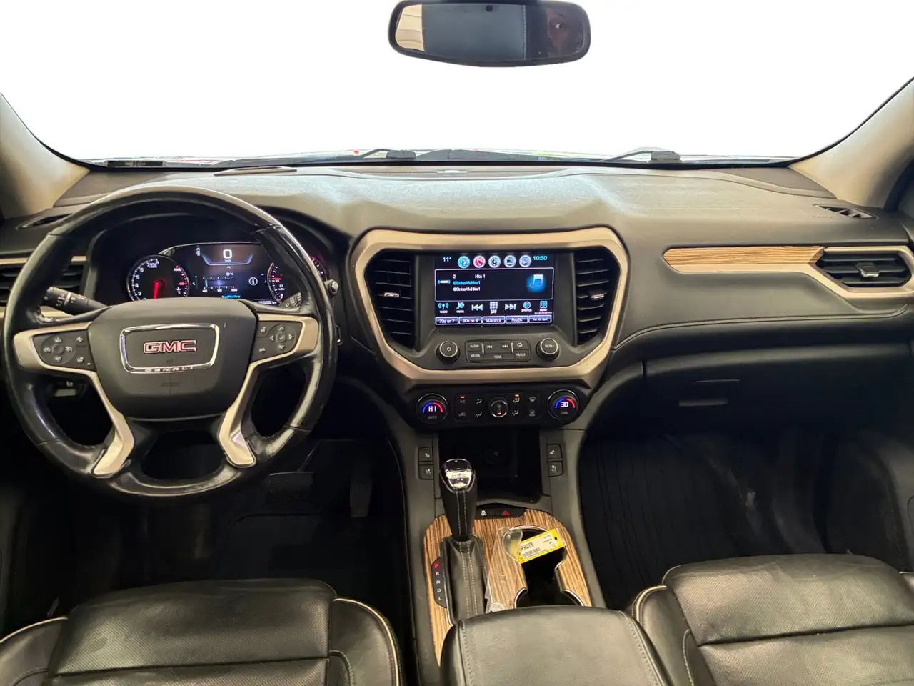 GMC Acadia снимка GMC Acadia