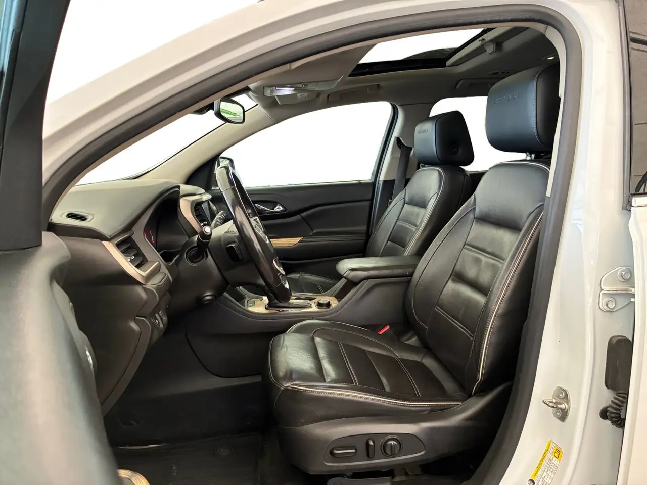 GMC Acadia снимка GMC Acadia