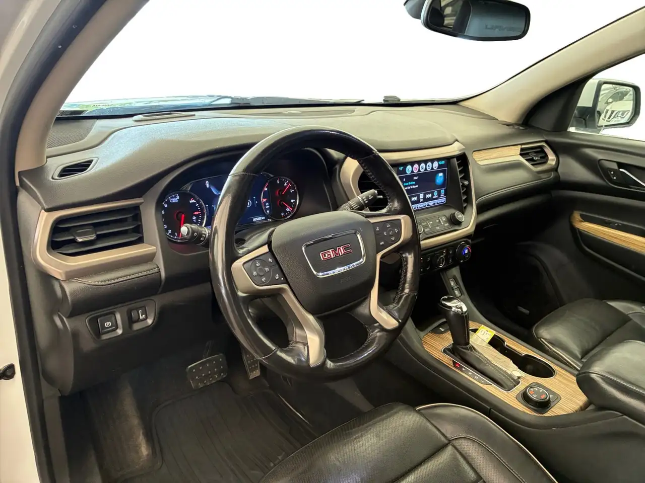 GMC Acadia снимка GMC Acadia