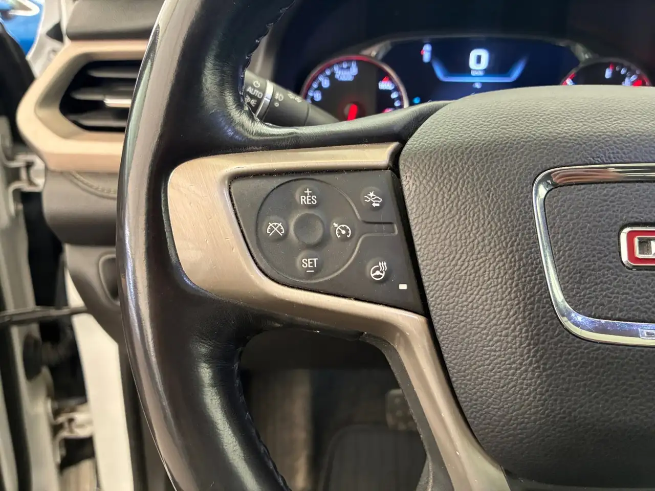 GMC Acadia снимка GMC Acadia