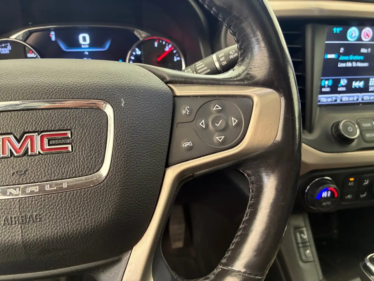 GMC Acadia снимка GMC Acadia