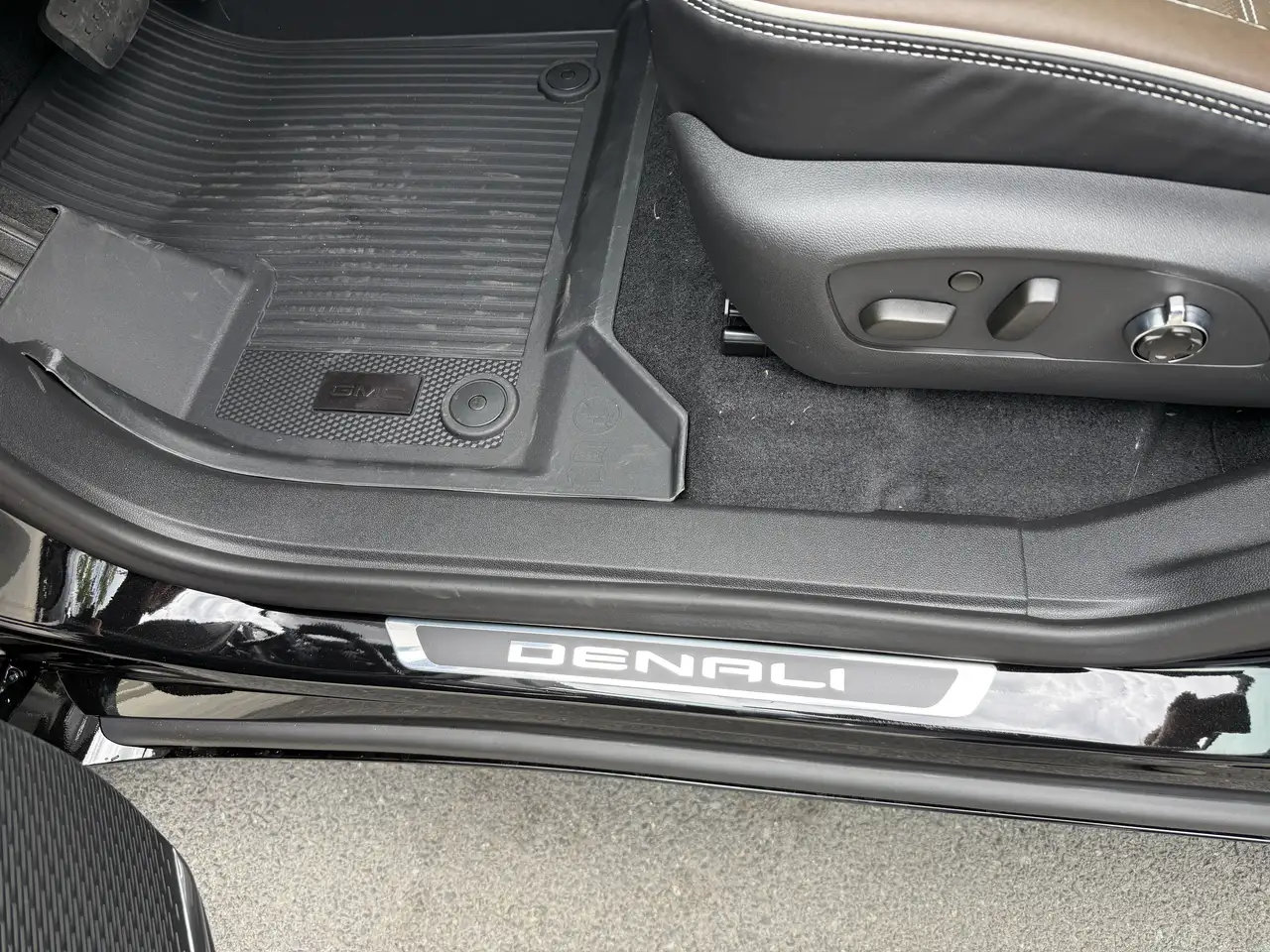 GMC Acadia снимка GMC Acadia
