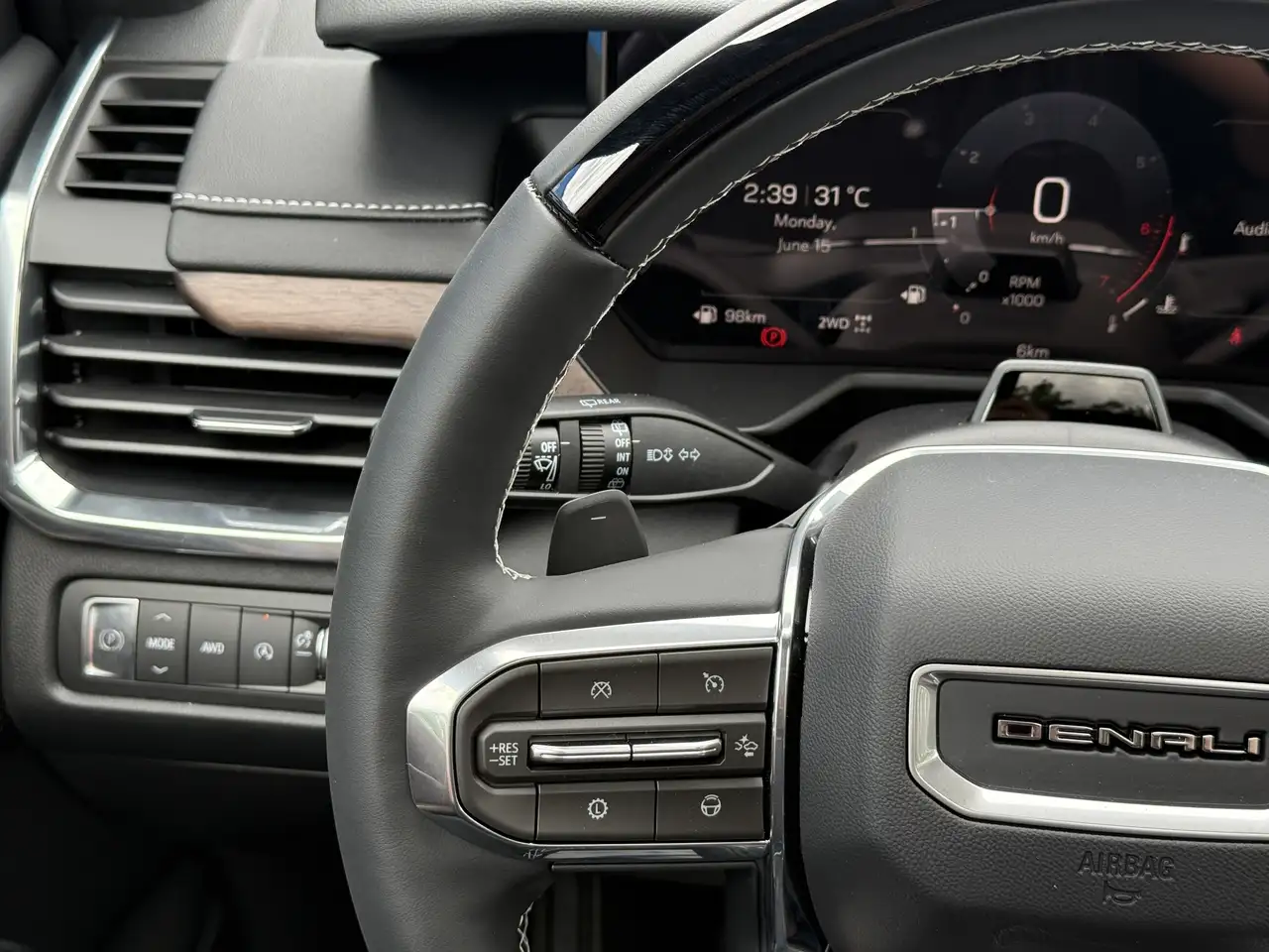 GMC Acadia снимка GMC Acadia