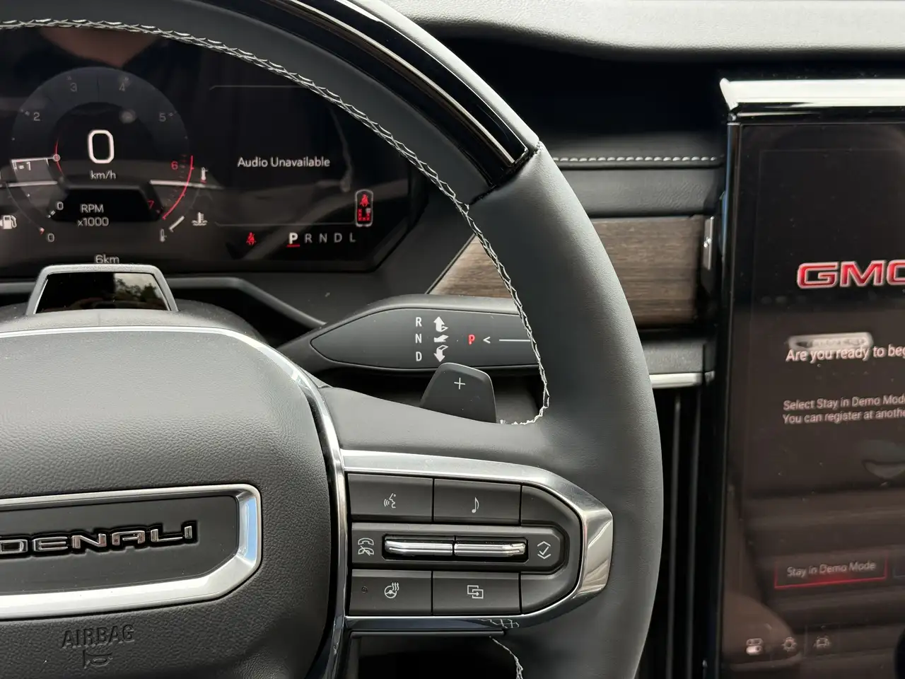 GMC Acadia снимка GMC Acadia