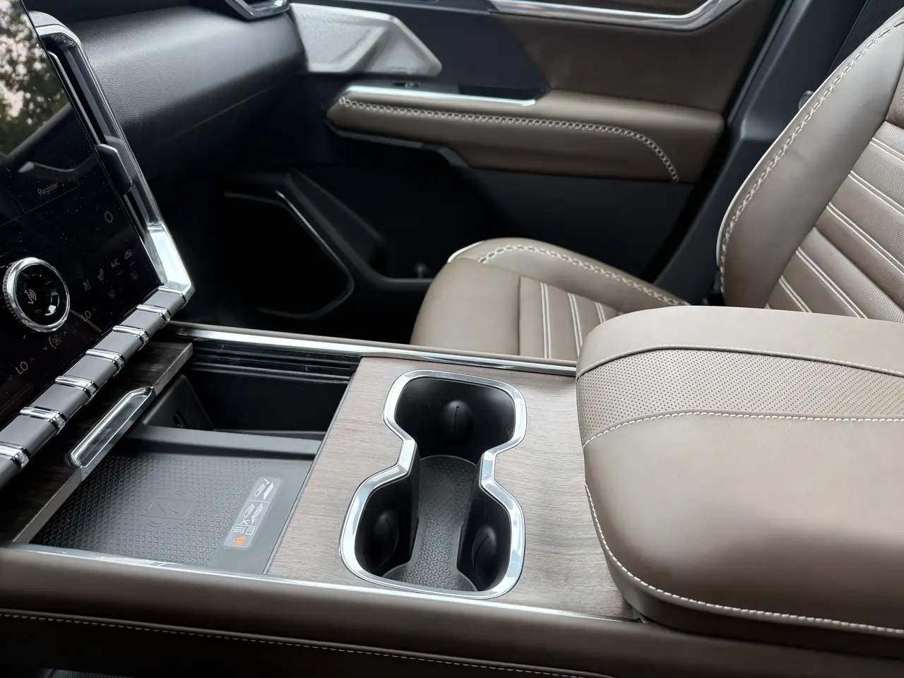 GMC Acadia снимка GMC Acadia
