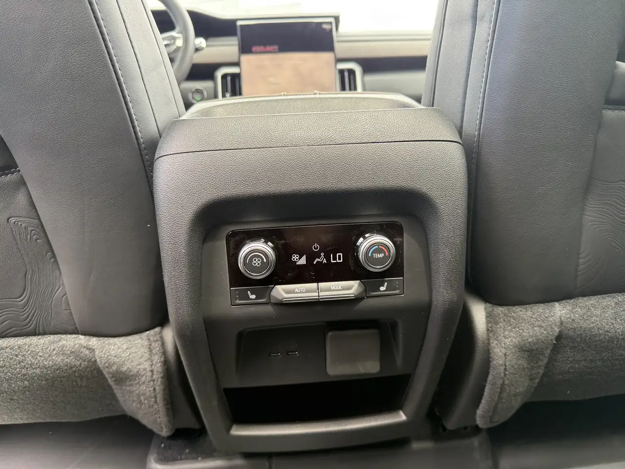 GMC Acadia снимка GMC Acadia