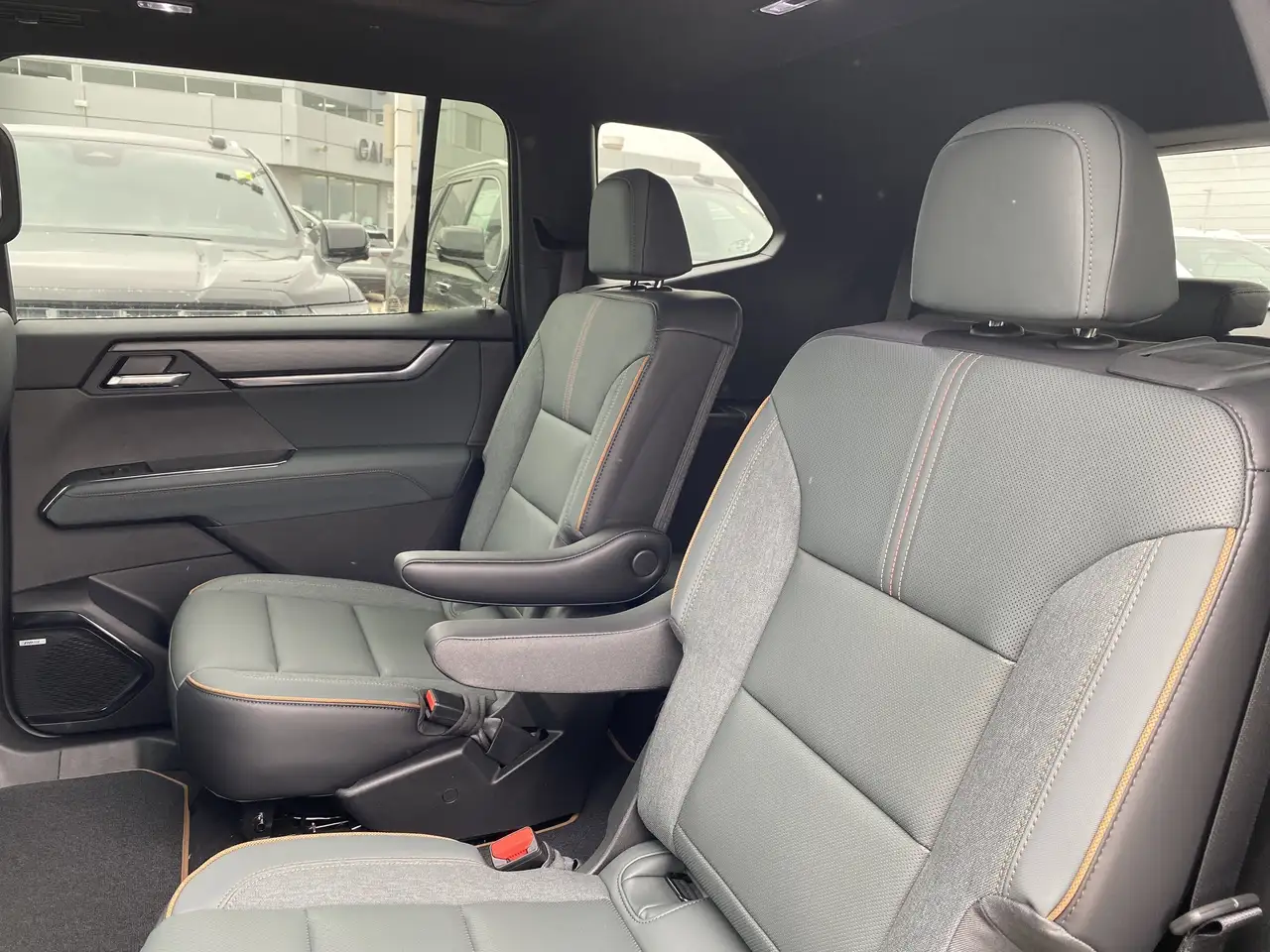 GMC Acadia снимка GMC Acadia