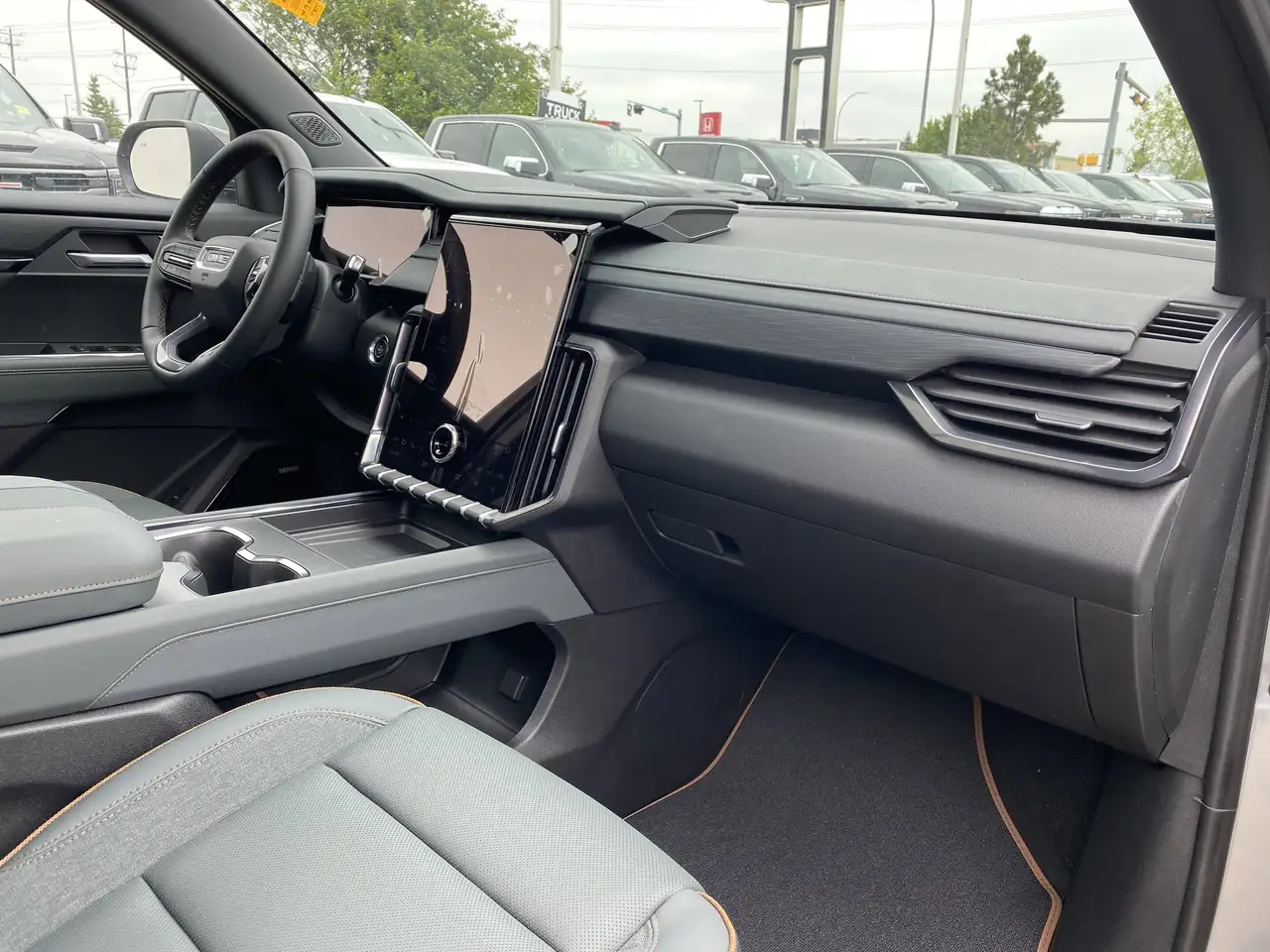 GMC Acadia снимка GMC Acadia